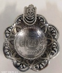 Mini Cinzeiros do Império em PRATA DE LEI CONTRASTADA com fundo em moeda de prata de 1000 réis . Belíssima composição  . Mede: 5 cm. Pesa: 30 g