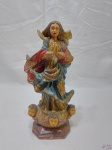Imagem de Nossa Senhora da conceição em madeira ricamente esculpida e trabalhada com policromia. Medindo 30cm de altura.