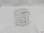 Caixa em cristal ricamente lapidado polonês selado. Medindo 8,5cm x 7,5cm de boca x 8,5cm de altura.