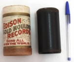 Cilindro para fonógrafo da marca Edison Records, acondicionado em sua caixa original, circa 1890/1900.