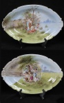 Par de lindas travessas de porcelana francesa, decoradas à mão e assinadas, medida 47 x 31 cm.