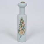 Grande garrafa de vidro satinee, decorada com pout pourri, alt. 38 cm.