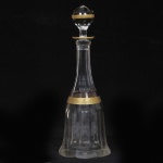Cristal Moser, linda garrafa de cristal tcheco, facetado e decoração em ouro. Altura 39 cm.
