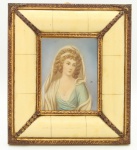 LORY -  Retrato de Dama -  Pintura sobre marfim. Miniatura 8 x 6 cm. Assinada, moldura de placagem de marfim e bronze italiano cinzelado. Medida total 16 x 14 cm. Séc. XIX/XX.