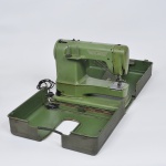 Vintage - Máquina de costura Elna com maleta original  Modelo Type 722010, volts 110-120, No estado.