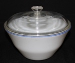 Bowl de vidro opalinado branco MCK, tampa Pirex  (com lascado), medida 20 x 11 cm.