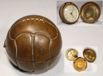 Europa - antigo relógio de mesa, montado em bronze, simbolizando uma bola, no estado.