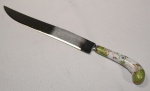 Antiga faca com cabo de porcelana, lâmina da cutelaria Prill-Sheffield, Inglaterra, compr. 30 cm.