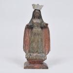 Rara imagem de Nossa Senhora em madeira policromada, Brasil séc. XVIII. Medida 25 x 12 x 7 cm.  Apresenta coroa em prata