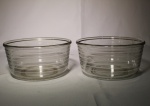 Duas tijelas de vidro, marca Pyrex, medida 11 x 23 cm.