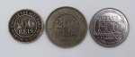 Numismática - 3 Moedas brasileiras sendo 1 de 100 Réis  Pedro II 1888 com brasão do Império (BC) , 1 de 200 Réis 1889 República (BC) e 1 de 5000 Cruzeiros, Tiradentes, 1992 (MBC)