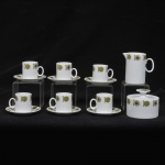 Vintage - Aparelho de café de porcelana Renner "Medaillon", composto de : leiteira, açucareiro e 6 xícaras com pires, altura leiteira 10 cm.