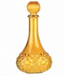 Bela garrafa para bebidas e licores em rico formato e base ao estilo bico de jaca.