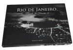 Livro " Rio de Janeiro - Passado e Presente" de Renato Kamp. Livro de capa dura com sobre capa e 175 páginas.