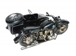 Grande e bela moto com sidecar remetendo a antiga moto BMW. Medidas 27 cm de comprimento.