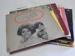 Aproximadamente 20 LPs de diversos gêneros e artistas, incluindo nomes como Diana Ross e Maria Creuza. Todos os discos sem garantia de integridade.