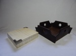 Duas peças: a) Cesta em jacarandá, formato quadrilatero. 8 x 22 x 20cm. b) Caixa em madeira revestida por placas de osso, acabamento em metal. 4 x 15 x 16cm.