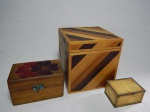 Três caixas diversas, sendo 2 em madeira e uma em acrílico. 16 x 15 x 15cm, 8 x 13 x 9cm e 4 x 8 x 7cm.