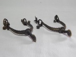 EBERLE - Par de esporas em metal amarelo, ornamentada com folhagens. 10 x 5cm.