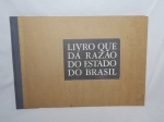 LIVRO (1) - "Livro que dá Razão ao Brasil", Max Justo Gomes, 1968. Grande livro ilustrado com documentação histórica de cartas e mapas, lançado sob a celebração do V centenário do nascimento de Pedro Alvares Cabral. 38 x 55cm.