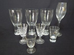 Oito taças e copos em vidro, 3 tulipas para chopp, 3 taças para licor, 1 taça flute e 1 copo de shot.. Maior 18cm, menor 8cm.