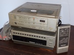 ERRATA - Video Cassete VHS portátil Panasonic Omnivision, modelo TV-5000, 127V, acompanha controle remoto. Estrutura no estado, não testado e sem garantias. 10 x 24 x 24cm.