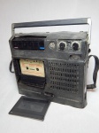 Antigo gravador cassete Sony TC-95, acondicionado em bolsa de couro. No estado. 27 x 25 x 7cm.