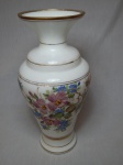 Vaso em vidro leitoso branco, decoração pintada à mão com flores, faixas com douração. Alt. 33cm.