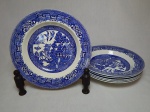 WOODS & SONS - Seis pratos fundos em faiança inglesa, decoração azul e branca no padrão willow. Cerca 1917. Apresenta marcas do tempo e craquelados. Diâm. 23cm.