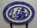WOODS & SONS - Travessa em faiança inglesa, decoração azul e branca no padrão willow. Cerca 1917. Fundo levemente craquelet. 28 x 36cm.