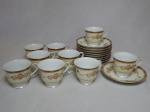 NORITAKE - Nove xícaras para café e seus respectivos pires em porcelana japonesa, borda com esmaltagem bege, medalhões de buquê de flores circundado por volutas e acantos interligados por guirlandas, friso grená. Marcado no fundo.