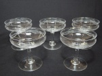 SAINT LOUIS - Cinco taças para champagne, cristal francês lapidados com guirlandas de flores. Alt. 10cm.