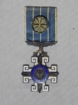 MILITARIA - "Ordem do Mérito Aeronáutico" grau Cavaleiro, prata e esmalte, destinada a premiar os militares da Aeronáutica que tenham prestado serviços relevantes ou notáveis ao País ou tenham se distinguido no exercício de sua profissão, assim como para reconhecer serviços prestados à Aeronáutica por personalidades civis e militares.