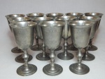 Doze taças para vinho em estanho polido. Marcas do tempo. Alt. 17cm.