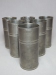 Nove taças para vinho em estanho. Marcas do tempo e alguns amassados. Alt. 17cm.