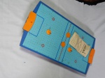DISCOBOL - Jogo de hóquei movido a ar, composto de tabuleiro, 2 discos e 2 rebatedores.  Manufatura de Brinquedos Estrela. Funcionamento desconhecido. 10 x 83 x 43cm.