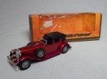 Réplica "matchbox" do automóvel 1930 Model J Duesenberg, lançado na coleção "Models of Yesterday" da manufatura Lesley, numeração Y-4, Inglaterra. Acondicionado em embalagem original. Comp. 12cm.