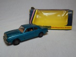 Réplica do automóvel Rolls Royce Silver Shadow, lançada pela manufatura Corgi em 1973, numeração 280, Inglaterra. Acondicionado em embalagem original. Metal esmaltado. Comp. 11cm.