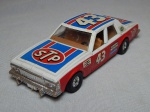 Réplica do automóvel Chevrolet Caprice Classic, utilizado como carro do ilustre piloto americano da Nascar Richerd Petty, lançado pela manufatura inglesa Corgi. Metal esmaltado. Comp. 15cm.
