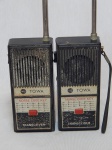 Par de antigos walkie-talkies, manufatura japonesa Towa, com alfabeto morse na frente. Funcionando, porém sem garantias. 14 x 6 x 4cm.