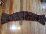 Estola em pele animal, etiqueta da Peleteria Francesa ltda. Alguns furos no tecido interno. Comp. total 190cm.