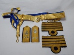 Três adornos para uniforme da Marinha de Guerra: par de platinas, par de galões e cinta.