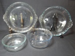 Quatro formas redondas refratárias em vidro translúcido. Manufatura Marinex. Diams. 25, 18 e 15cm.