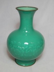 Vaso bojudo em porcelana verde Celadon decorado com faixa de flores em tons mais claros, base e borda com metal prateado (oxidação). marcado no fundo. Alt. 26,5cm.