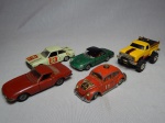 COLECIONISMO - Cinco carrinhos miniatura em metal, manufaturas diversas: Alfa Romeo Duetto; Volkswagem 1200 Saloon; Corvette Rondine; Seat 124 Sport Coupe e Stamper 4x4's. Todos no estado. Comp. do maior 10,5cm.