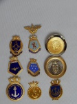 MILITARIA - Dez broches em metal amarelo, escudos da Marinha do Brasil.. Maior Diam. 4cm.