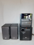Micro System Semp Toshiba XB857SRT. Rádio AM/FM e CD/DVD, com duas caixas de som e 1 subwoofer . Funcionando, porém usado e sem garantias. 20 x 17 x 28cm sem as caixas.