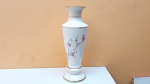Elegante e rico Vaso em porcelana com detalhes florais, muito decorável, altura 53  cm. veja fotos.