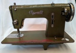 Bela máquina de costura vigorelli verde com desgaste, veja fotos