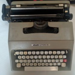 Máquina de escrever olivetti 35 capa/fita, veja fotos